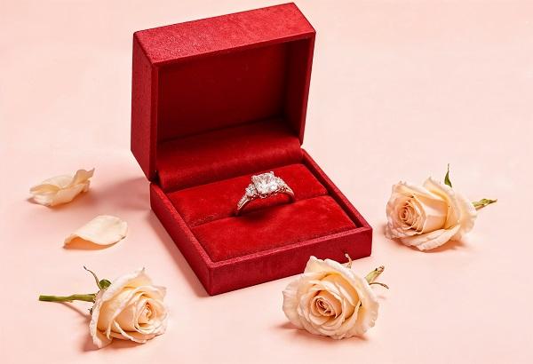 Love That Shines: Valentine&rsquo;s Day Jewelry Sale at Floyd & Green Fine Jewelers